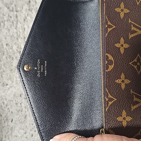 Authentic Louis Vuitton Sara wallet. - Picture 7 of 10